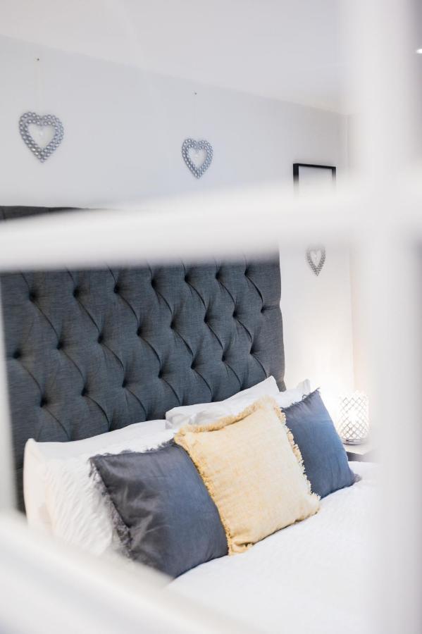 Dealhouse 11 *