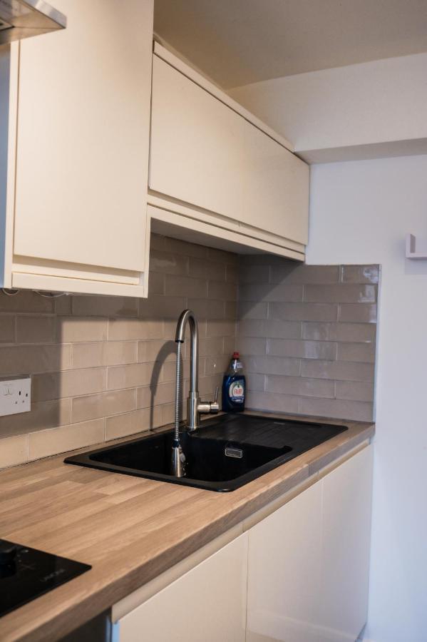 Dealhouse 11 Huddersfield